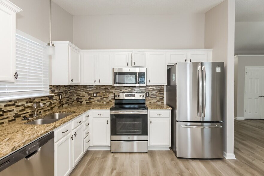 Building Photo - 1610 Royal Tree Ct