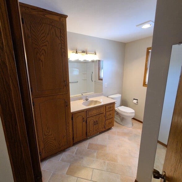 Linen closet - 761 Trailsway Ln