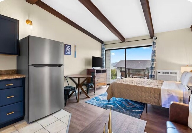 Building Photo - Remodeled and Stunning Studio | Fully Furnished | All Utilites Included | 1 Bathroom | Condo | Ki...