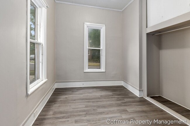 Building Photo - 1545 Queen Ave NE
