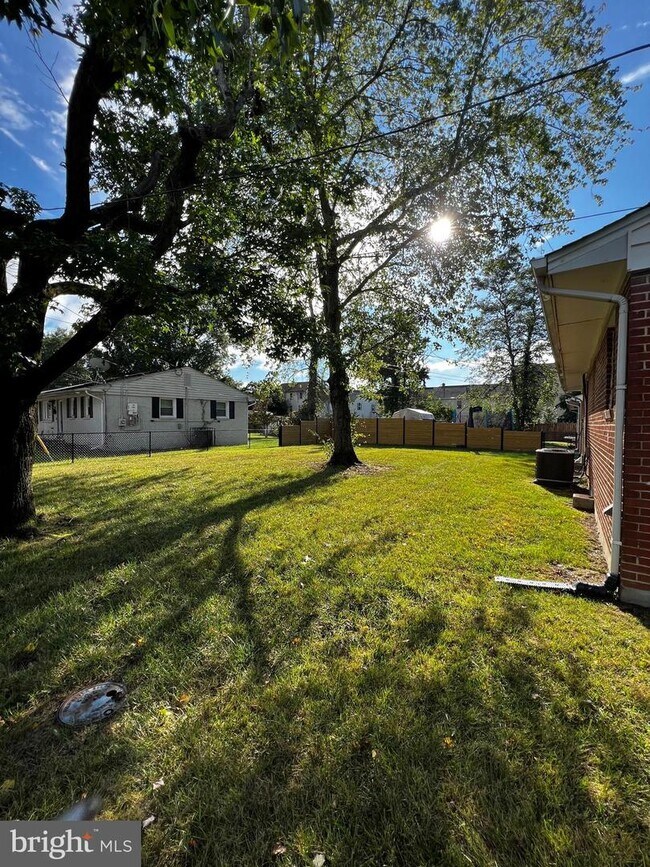 Building Photo - 124 Woodland Dr
