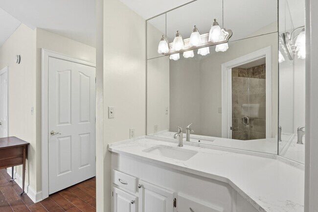 Building Photo - 5400 Park Ave