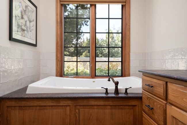 Building Photo - Stunning Furnished Estate in Pronghorn