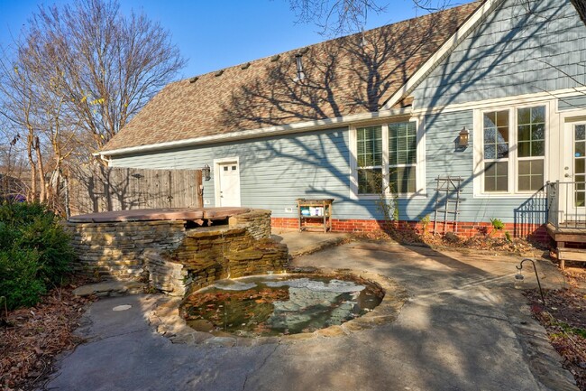 Building Photo - **Charming Cape Cod Home for Lease in the ...