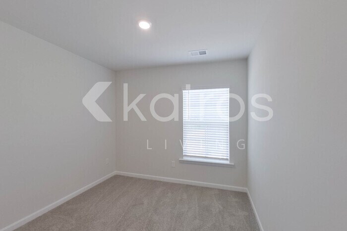 Building Photo - 2401 Banyan Cir