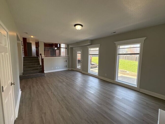 Building Photo - 3-Bedroom Home in a Quiet, Relaxing Neighb...