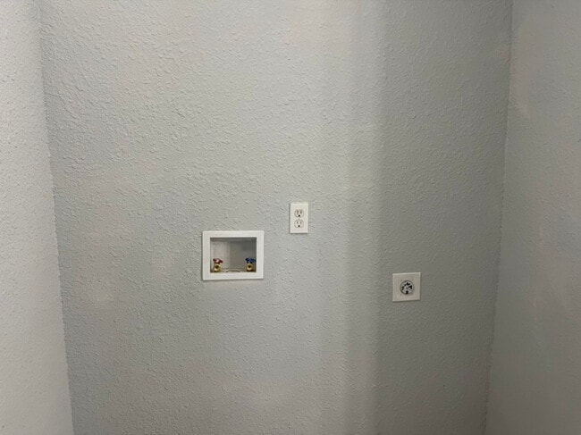 Building Photo - 215 E Burwell Ave