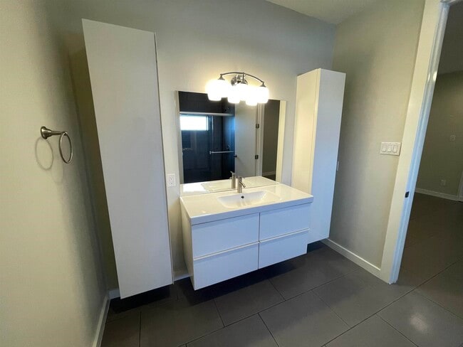 Building Photo - 409 Shiloh Dr