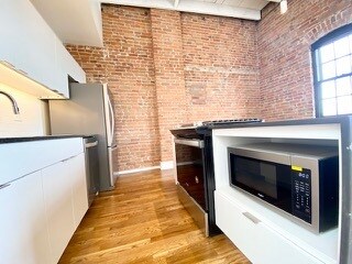 Building Photo - 112 SE 4th St