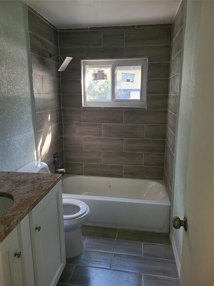 Building Photo - 1910 NW 60th Ave