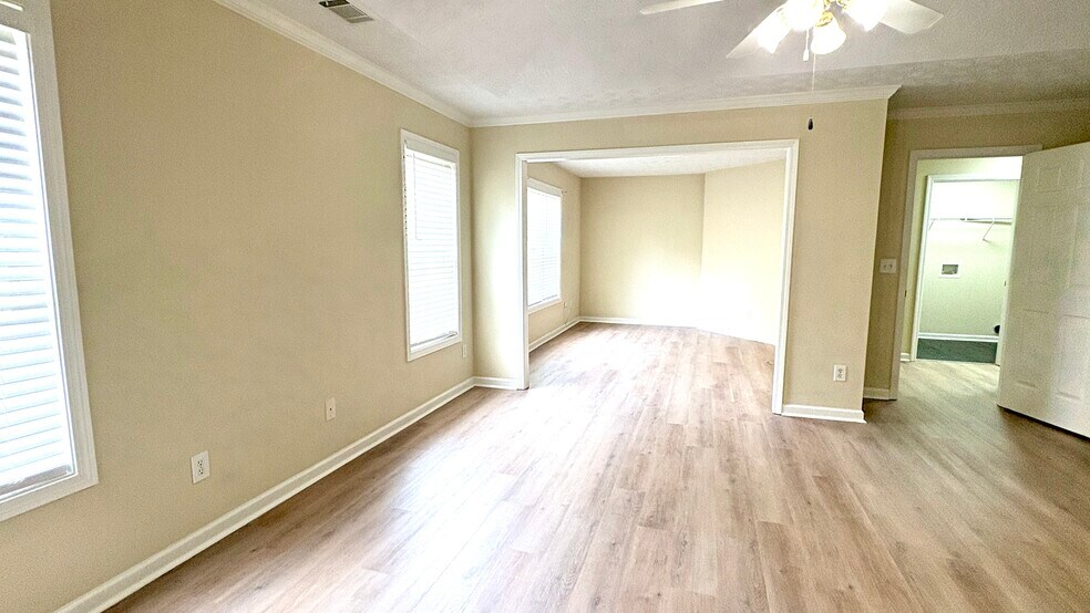 Building Photo - 2336 Pettit Dr