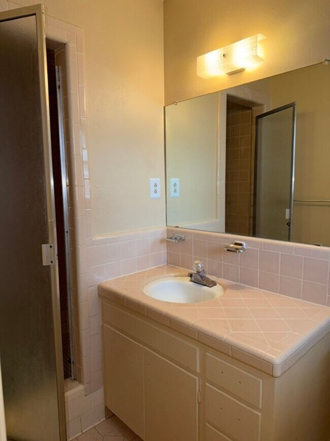 Building Photo - 5101 Lake Moor Dr