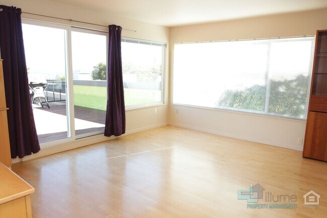 Building Photo - Condo Near OHSU with Huge Deck, Stunning V...