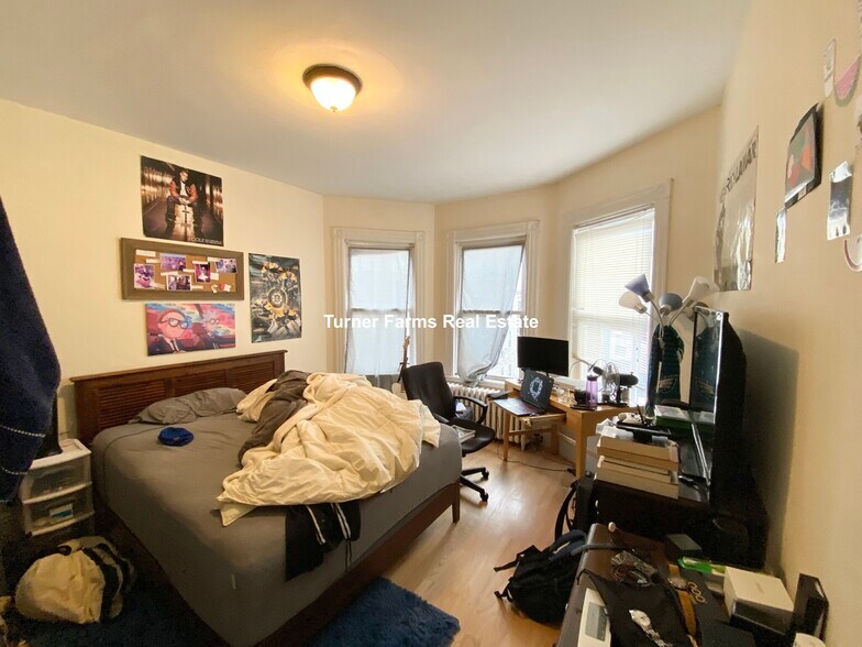 Building Photo - 10 Sachem St