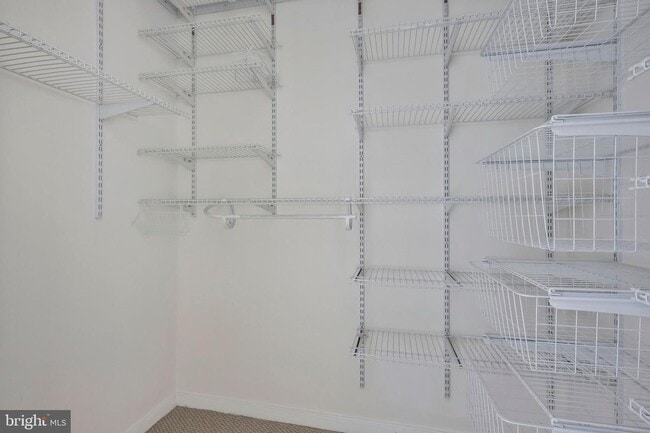 Building Photo - Welcome home to one of Arlington's most sought after neighborhoods.