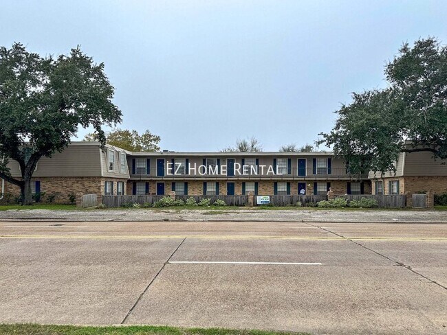 Building Photo - 2101 6th Ave N