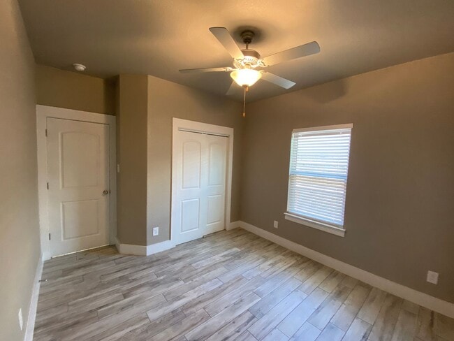 Building Photo - Located 1 Mile from IH 35/ No Carpet / Tons of Upgrades /  Turf Grass in Front Yard / Fenced in B...