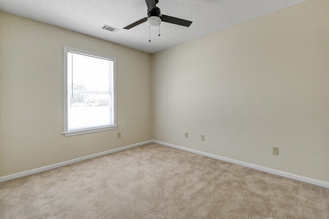 Building Photo - 50 Webb Ct NE