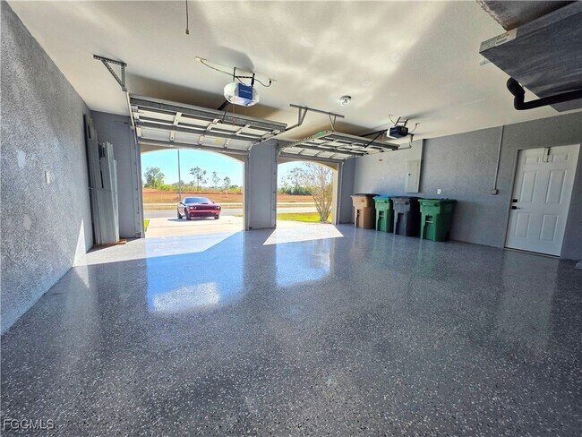 Building Photo - 1625 N Gator Cir