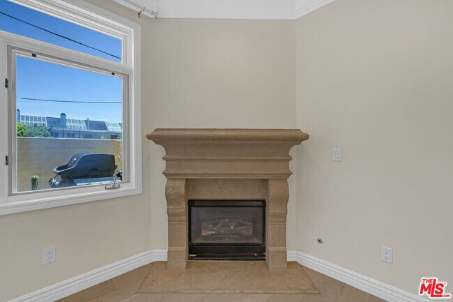 Building Photo - 1022 10th St
