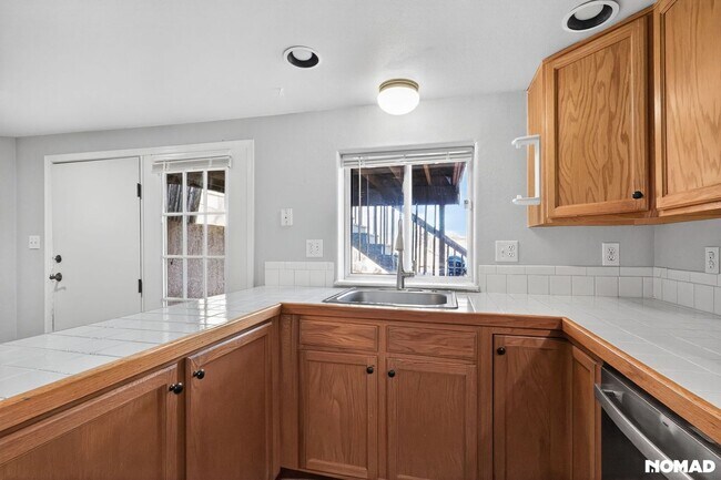 Building Photo - 30 W Navajo St