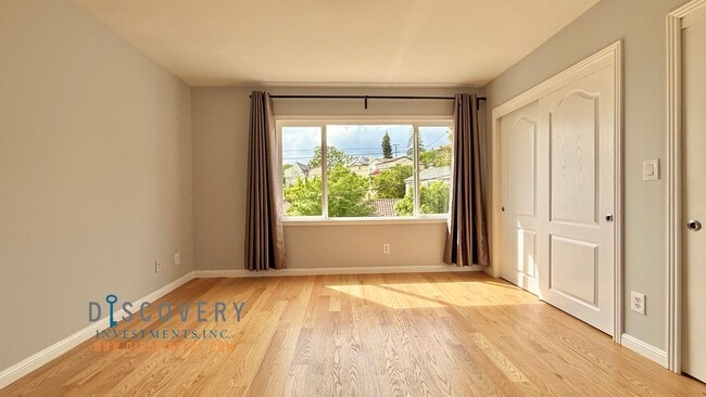 Building Photo - 4 Bedroom Mid-Century Oakmore Home With Views of Bay