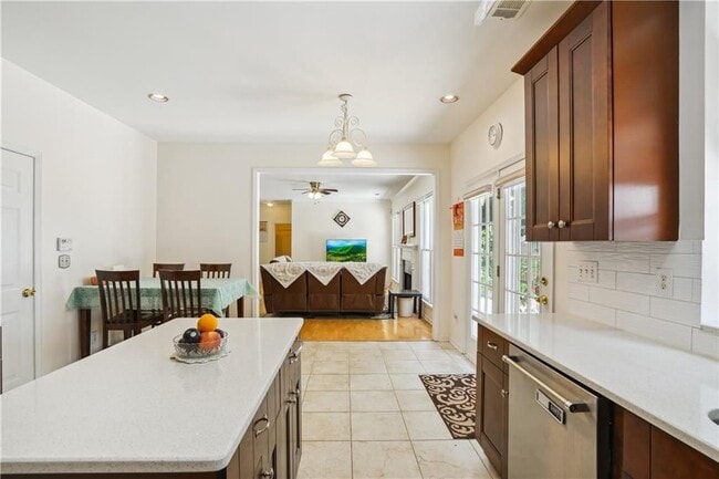 Building Photo - 2835 Olde Town Park Dr