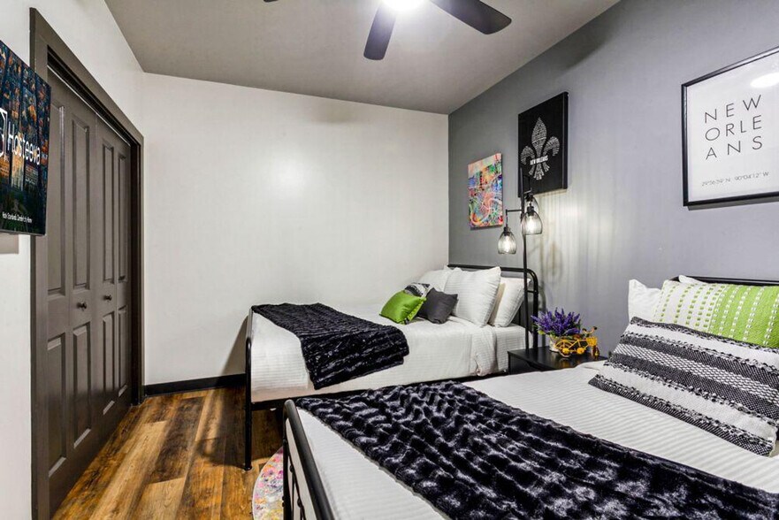 Building Photo - 611 Commerce St