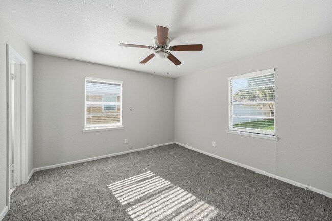 Building Photo - Beautifully renovated 3-bedroom, 2-bath home located in Richland Hills, TX 76118. This move-in re...