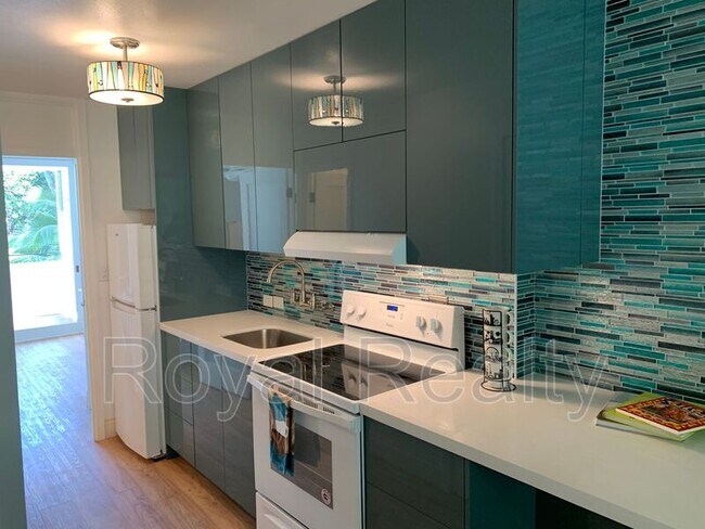 Building Photo - 425 Ena Rd