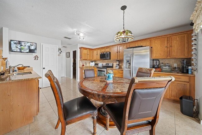 Building Photo - 3304 Amberley Park Cir