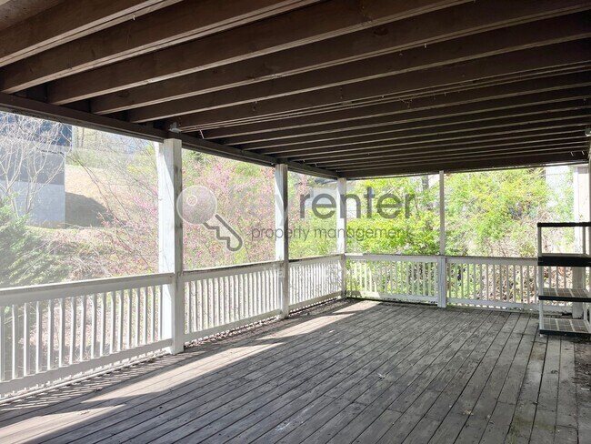 Building Photo - 1216 Hanover St