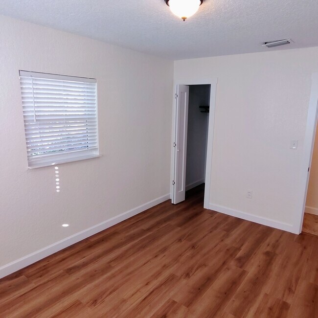 Building Photo - 2230 Grove St S