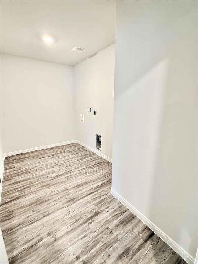 Building Photo - 1395 Rd 5102