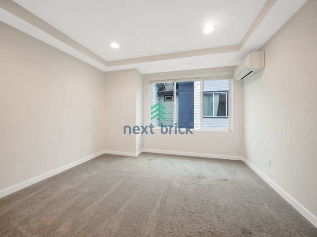 Building Photo - 3 Bed and 3.5 Bath Beautiful  Modern Townhome is Available for Rent!