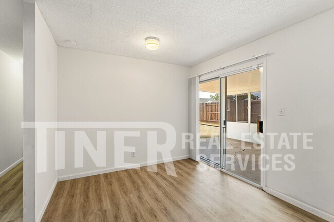 Building Photo - 3729 Moonbeam Dr