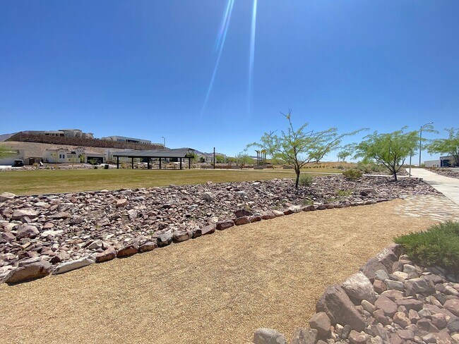 Building Photo - West El Paso Cimarron Neighborhood Stunning 4 bed/2.5bath