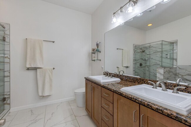 Building Photo - 7291 N Scottsdale Rd