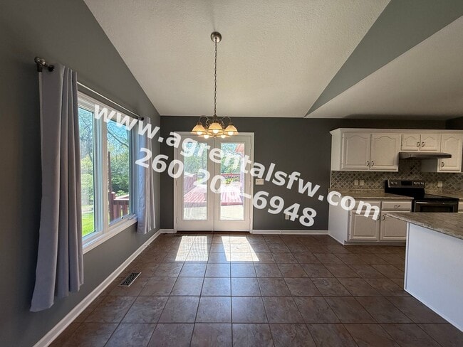 Building Photo - 3 Bedroom House