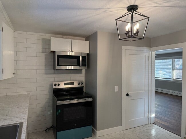 Building Photo - 5 Down E Ln