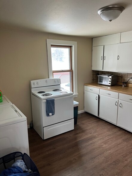 Kitchen - 203 S Whiton St