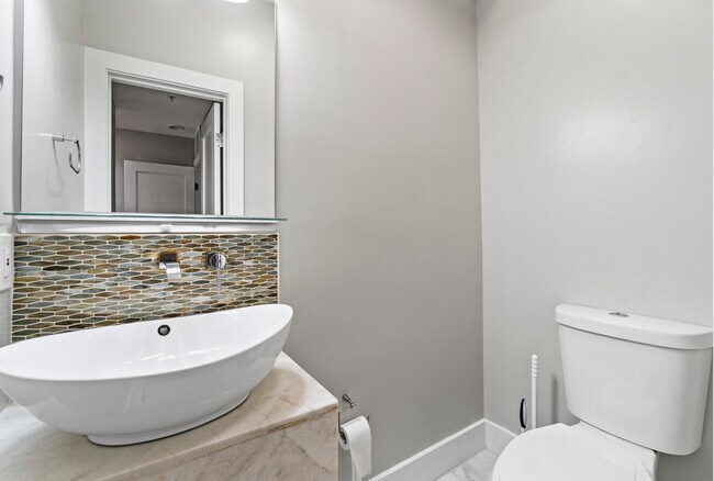 Building Photo - 2118 4th St NE