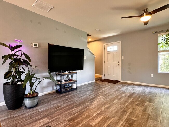 Building Photo - Close NGIC & Ruckersville area- Great two ...