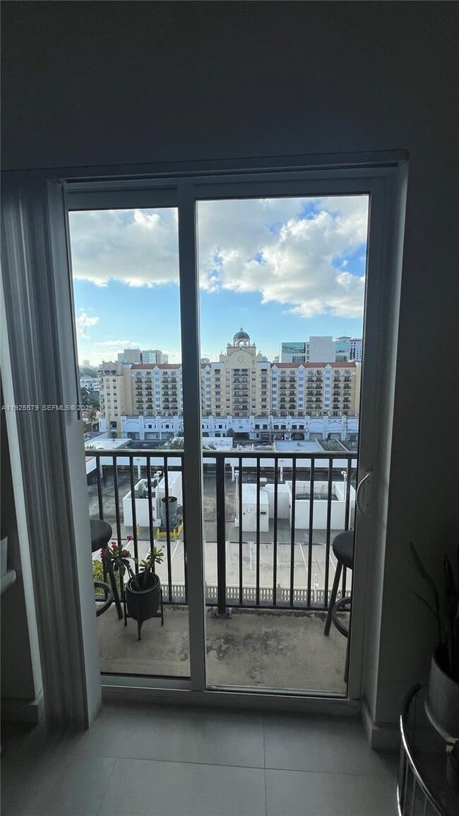 Building Photo - 10 Aragon Ave