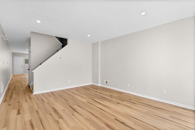 Building Photo - 2524 E Fayette St