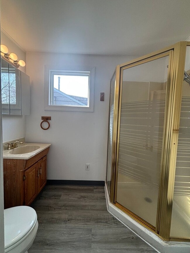 Building Photo - Newly Updated 3 Bedroom Single Family Home