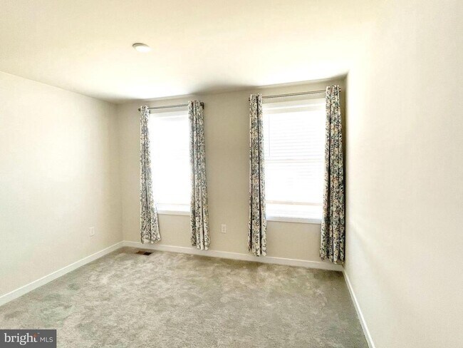 Building Photo - 224 Lilac St