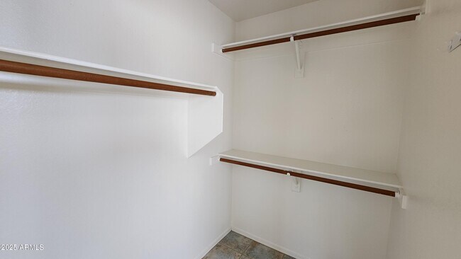 Building Photo - 6126 W Paradise Ln