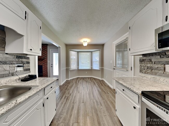 Building Photo - 3336 Castlegate Dr