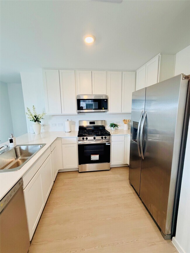 Building Photo - 6115 Sunburst Scarlet St